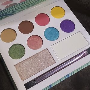 SALE🌹 Laura Sanchez Moods Palette